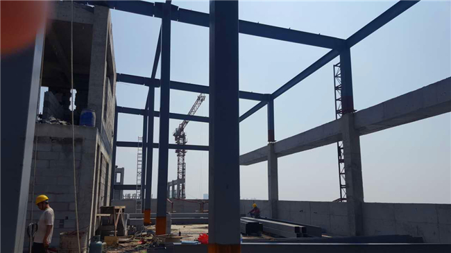 鋼結(jié)構(gòu)廠房建單層還是雙層好？